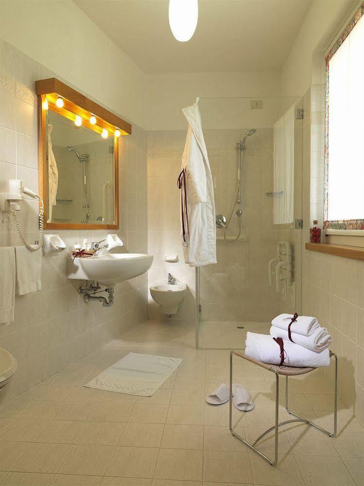 Residence Miralago Rooms & Apartments マネルバ・デル・ガルダ エクステリア 写真