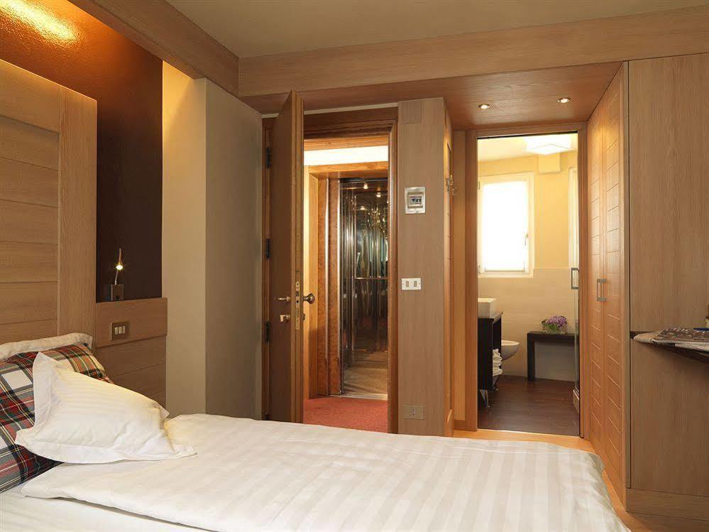 Residence Miralago Rooms & Apartments マネルバ・デル・ガルダ エクステリア 写真