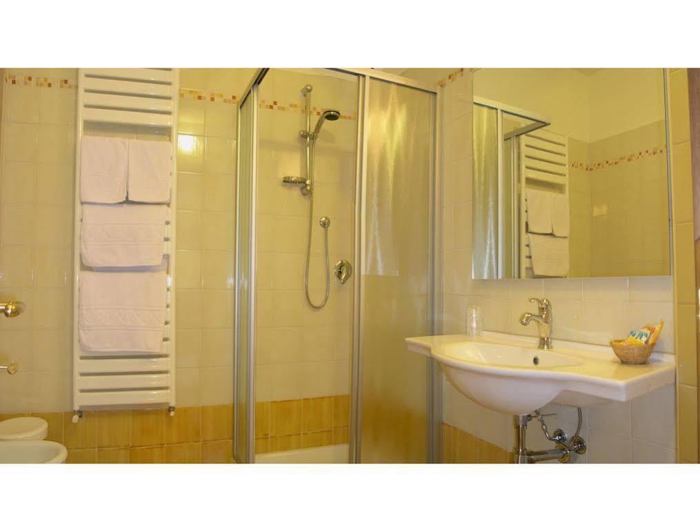 Residence Miralago Rooms & Apartments マネルバ・デル・ガルダ エクステリア 写真