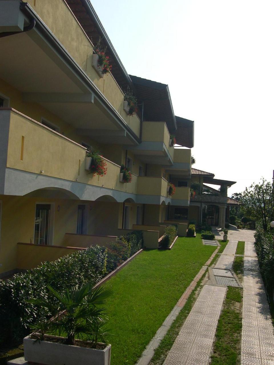 Residence Miralago Rooms & Apartments マネルバ・デル・ガルダ エクステリア 写真
